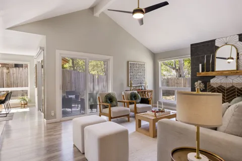 1115 Echo Lane