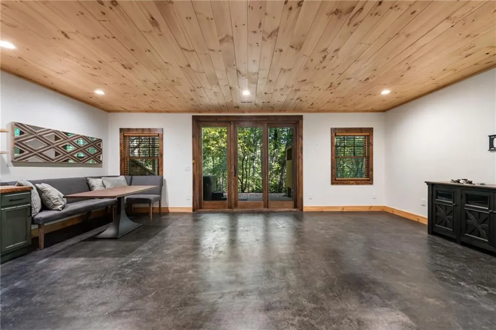 2634 Mountain Tops Road Blue Ridge, GA 30513