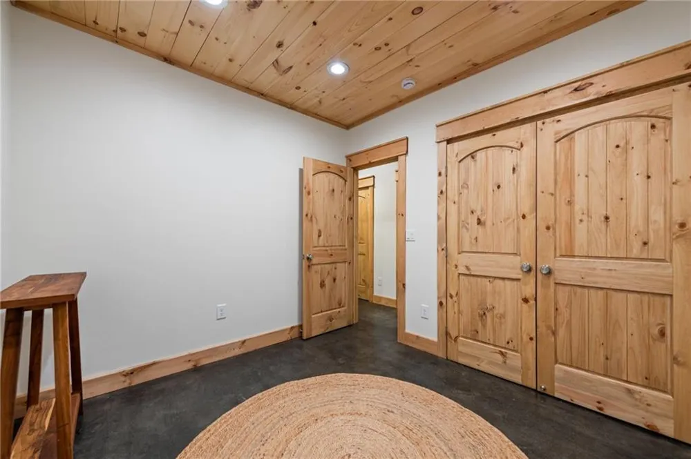 2634 Mountain Tops Road Blue Ridge, GA 30513