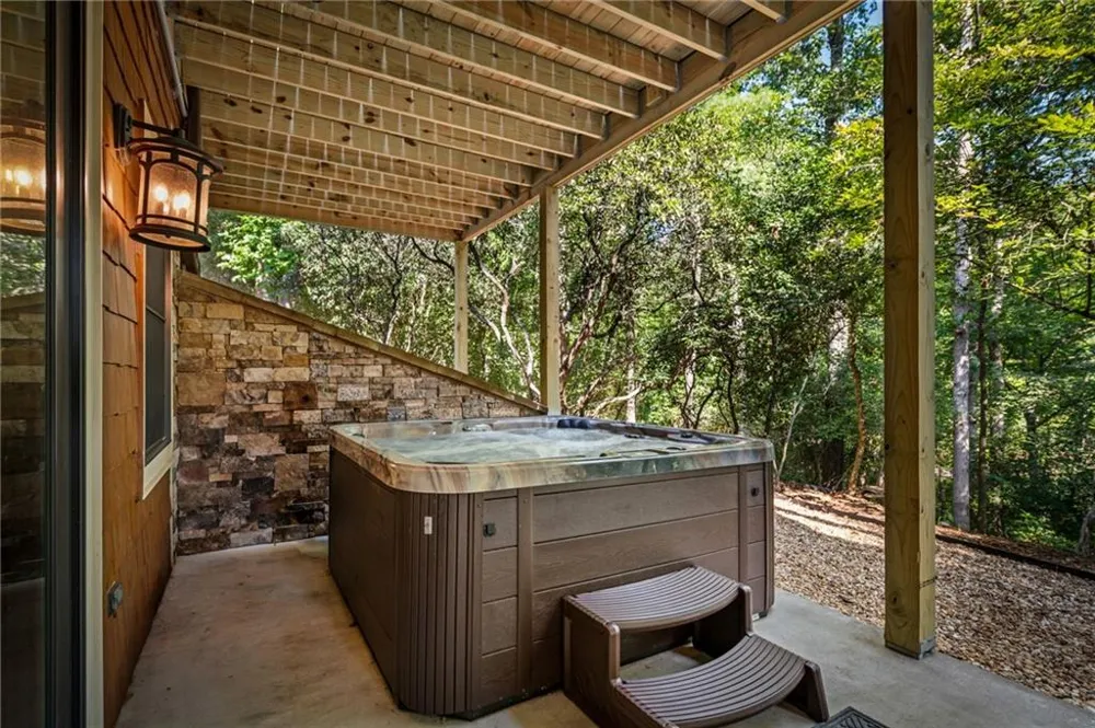 2634 Mountain Tops Road Blue Ridge, GA 30513