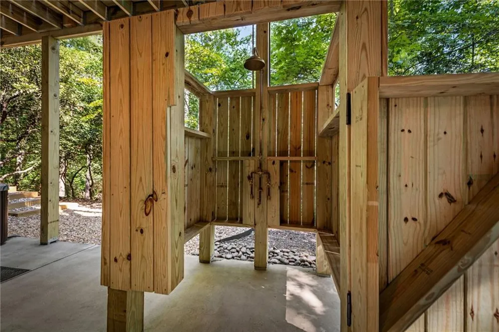 2634 Mountain Tops Road Blue Ridge, GA 30513