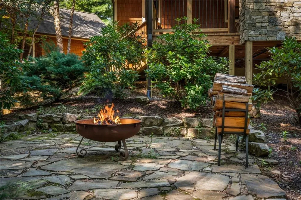2634 Mountain Tops Road Blue Ridge, GA 30513