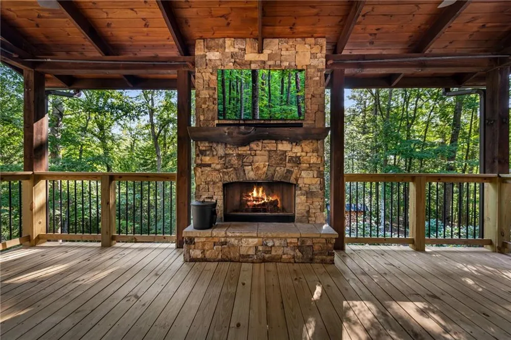 2634 Mountain Tops Road Blue Ridge, GA 30513