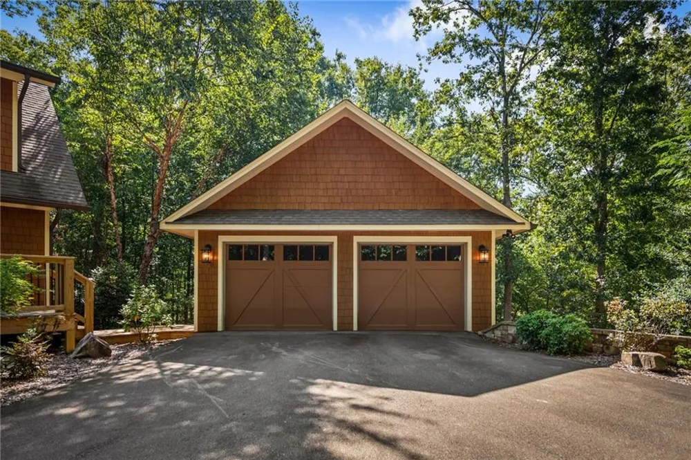 2634 Mountain Tops Road Blue Ridge, GA 30513