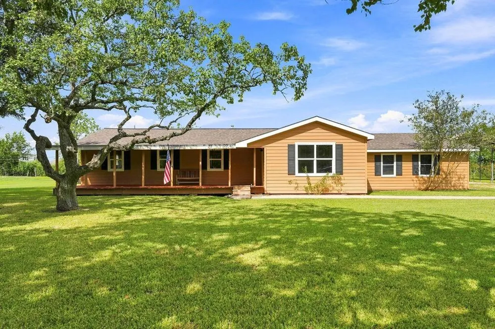 2300 Mary Lane Dickinson, TX 77539