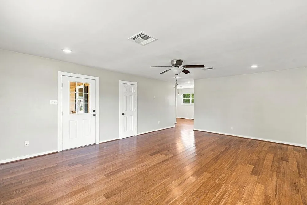 2300 Mary Lane Dickinson, TX 77539