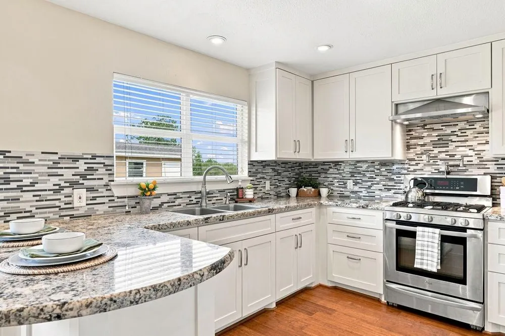 2300 Mary Lane Dickinson, TX 77539