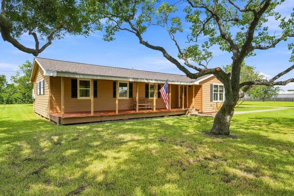 2300 Mary Lane Dickinson, TX 77539