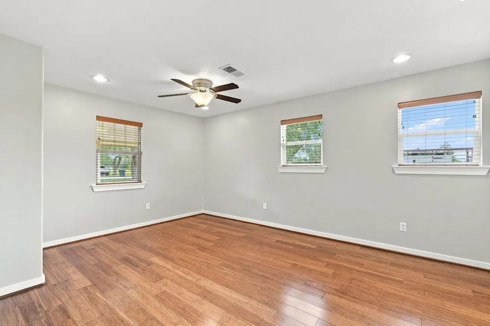 2300 Mary Lane Dickinson, TX 77539