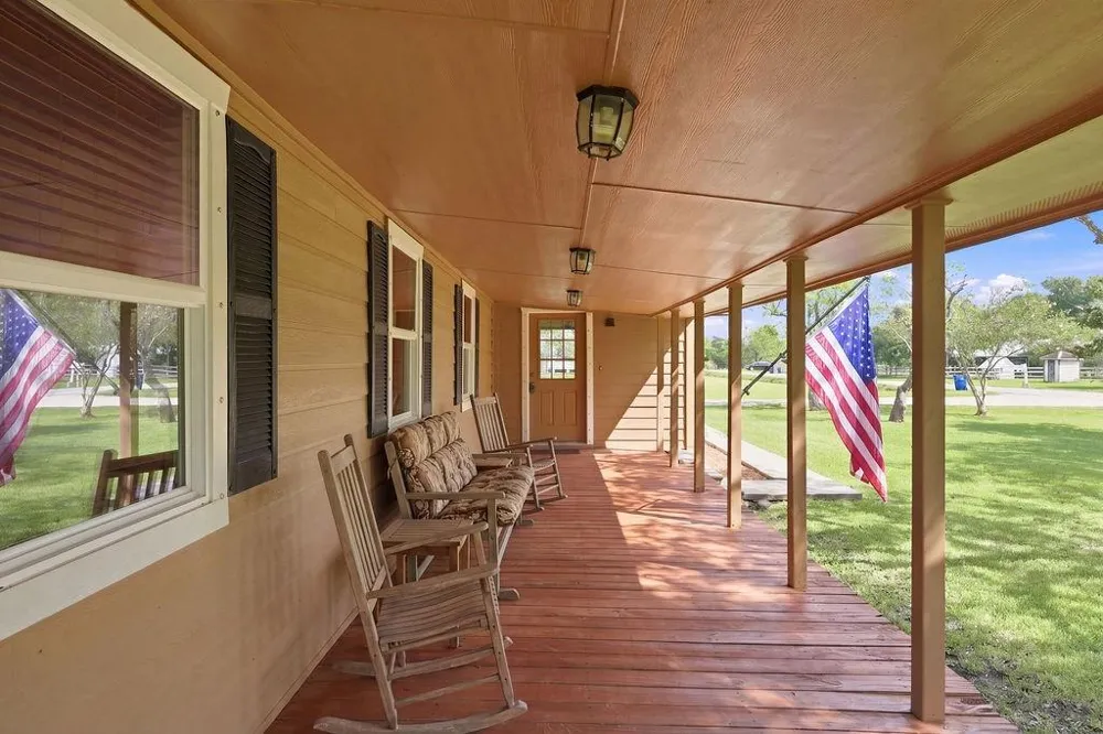 2300 Mary Lane Dickinson, TX 77539