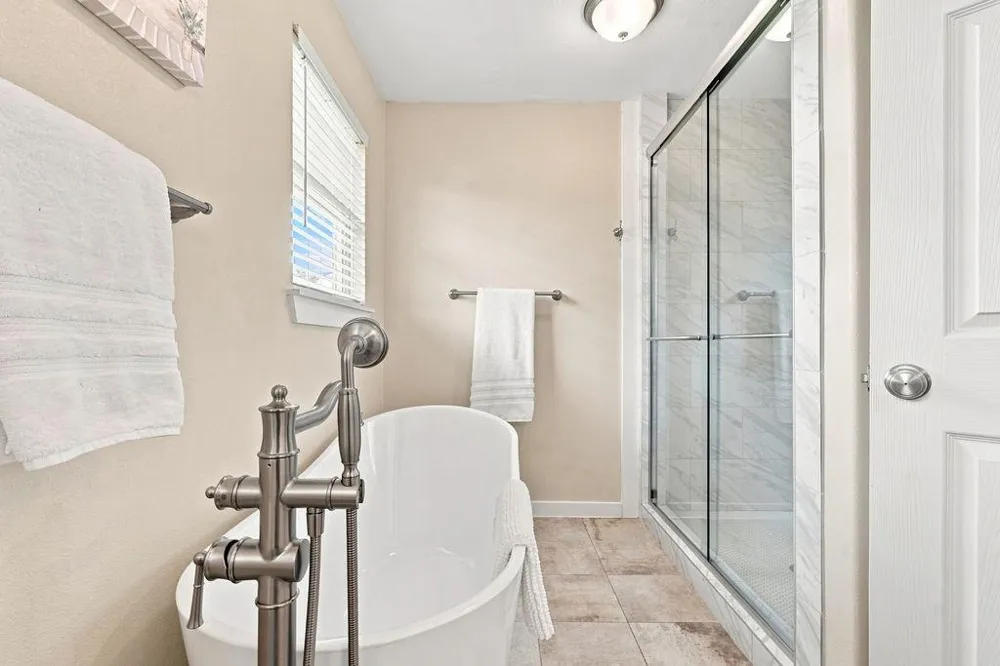 2300 Mary Lane Dickinson, TX 77539