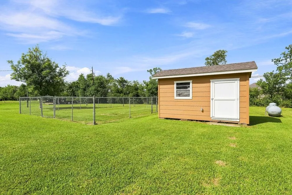 2300 Mary Lane Dickinson, TX 77539