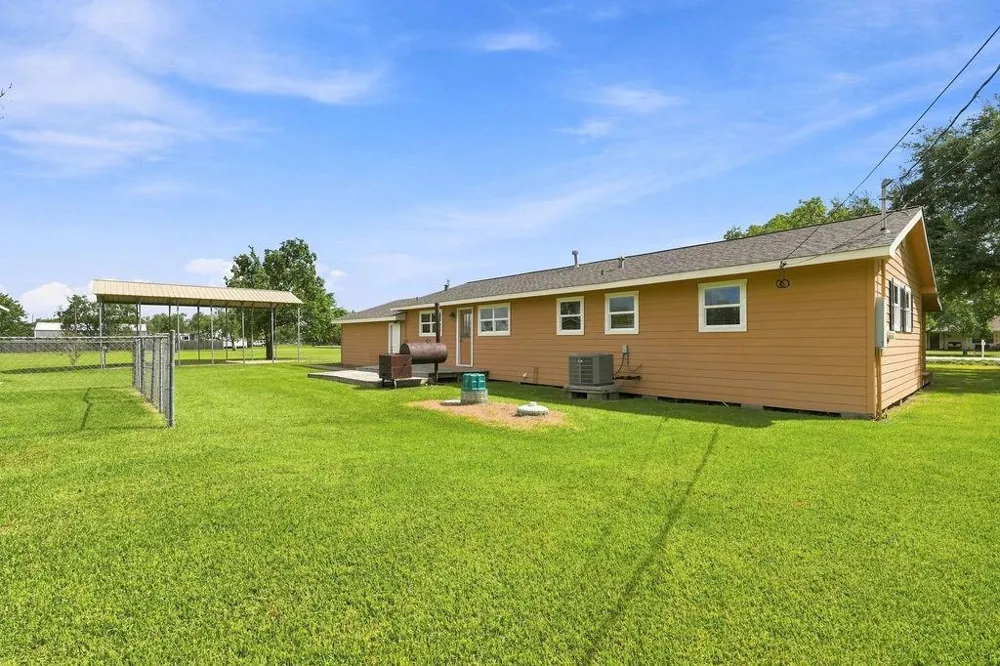 2300 Mary Lane Dickinson, TX 77539