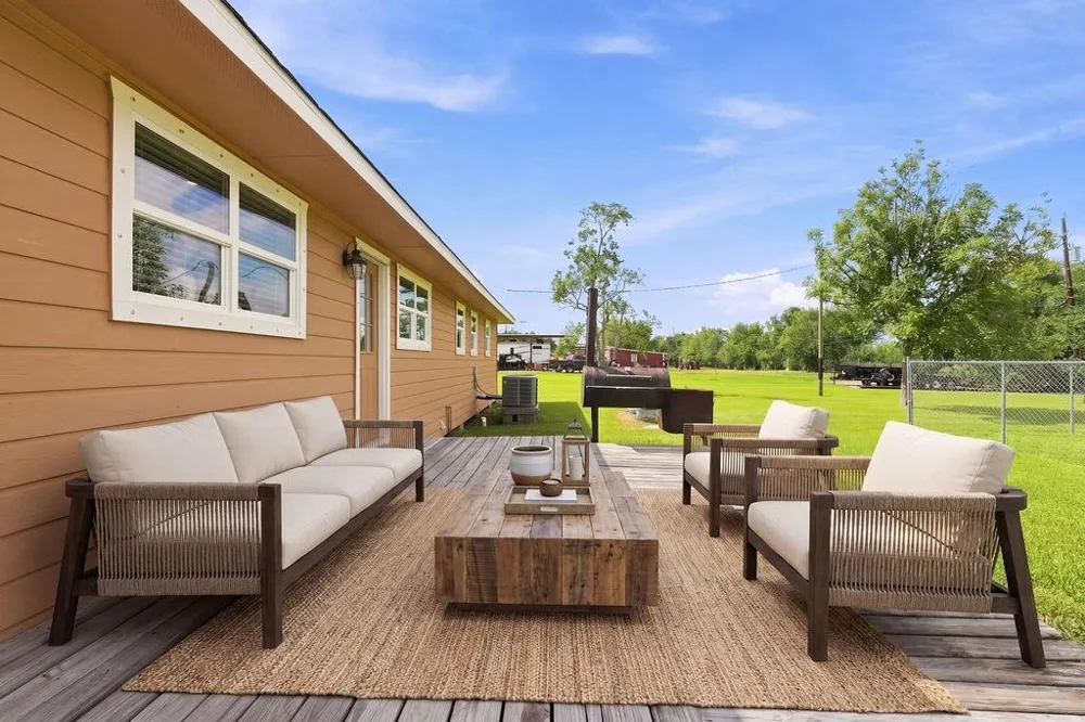 2300 Mary Lane Dickinson, TX 77539