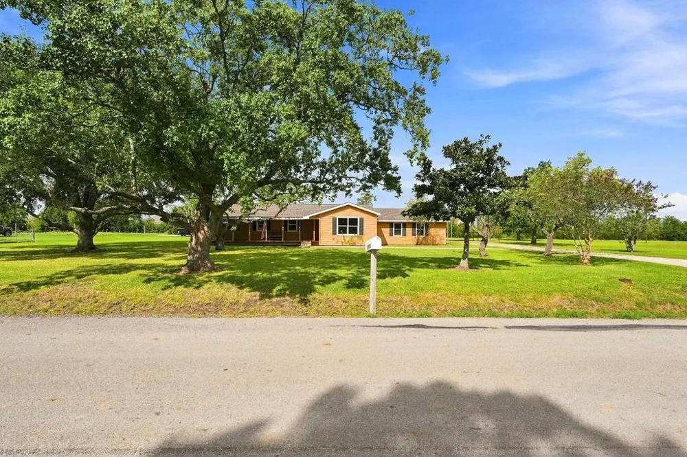 2300 Mary Lane Dickinson, TX 77539