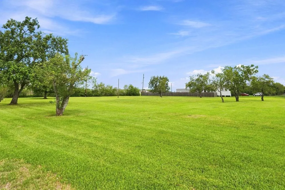 2300 Mary Lane Dickinson, TX 77539