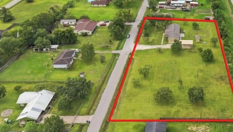 2300 Mary Lane Dickinson, TX 77539