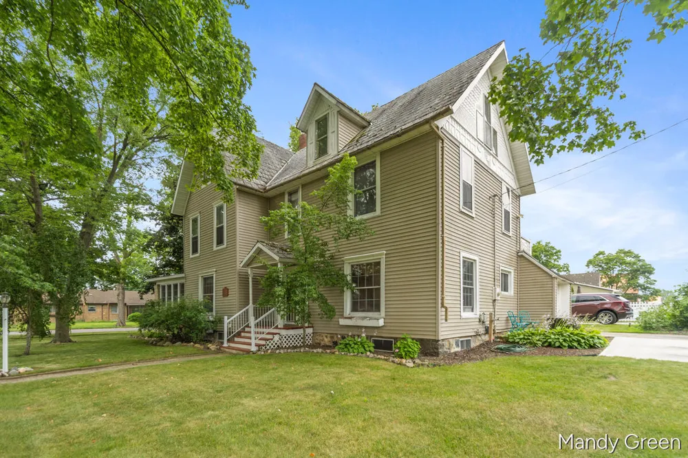 118 S 2nd Street Carson City, MI 48811