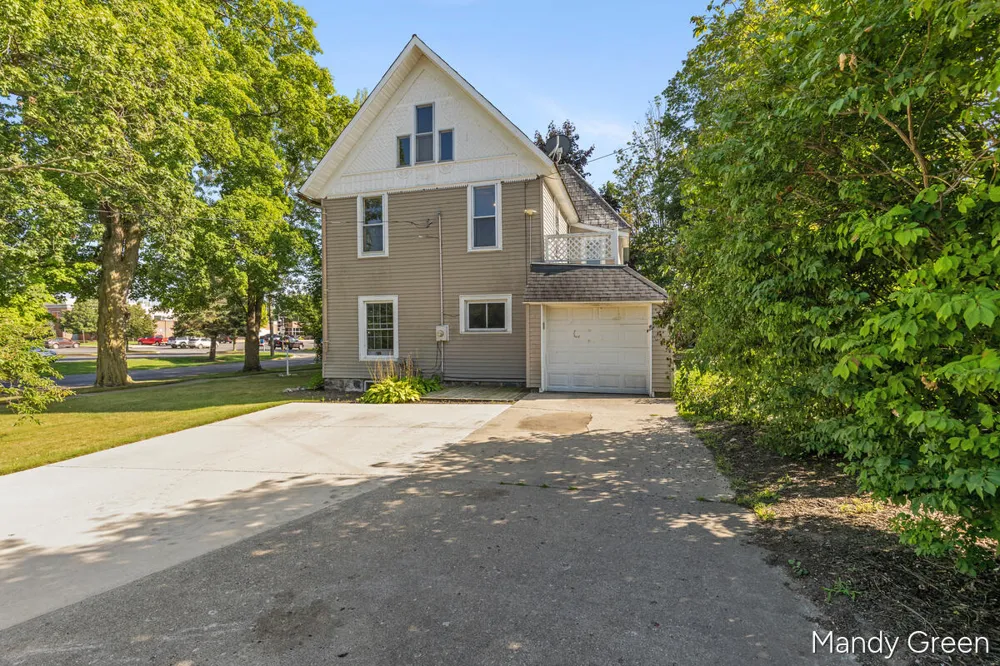 118 S 2nd Street Carson City, MI 48811