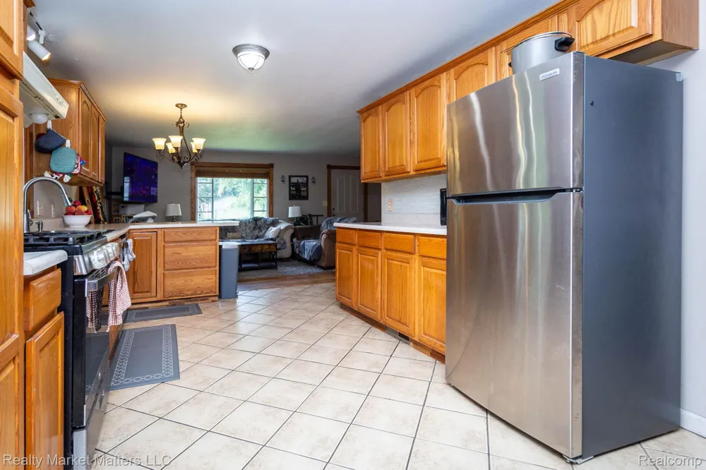6881 James Street Brown City City, MI 48416