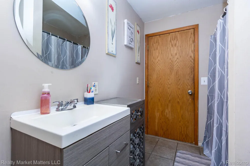 6881 James Street Brown City City, MI 48416