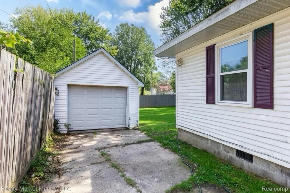 6881 James Street Brown City City, MI 48416