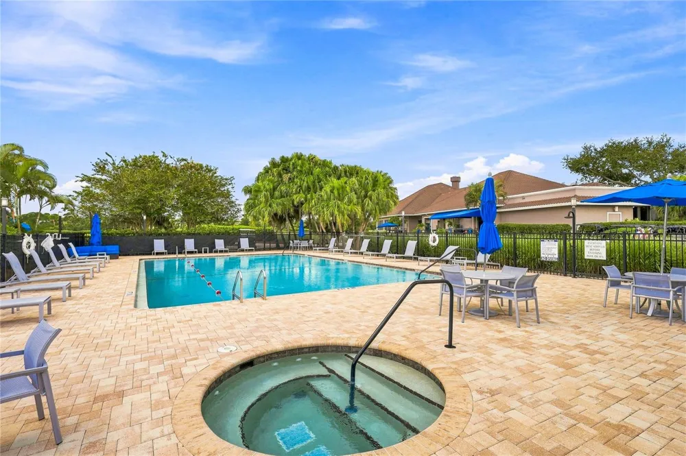 9570 HIGH GATE DRIVE #1715 Sarasota, FL 34238