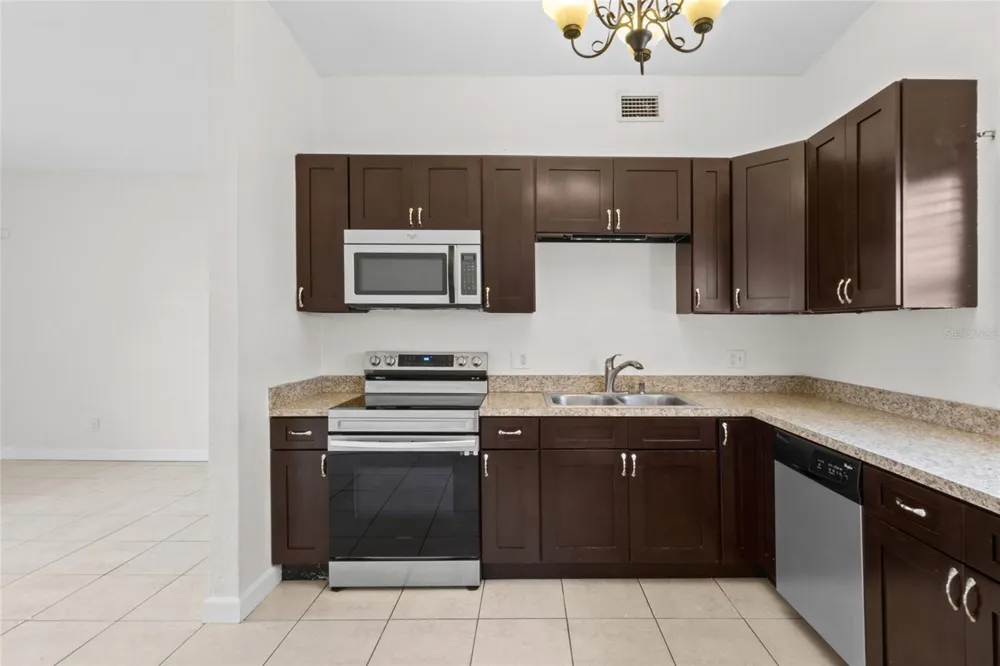 6711 DARTMOUTH AVENUE St Petersburg, FL 33710
