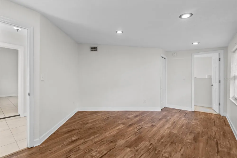 6711 DARTMOUTH AVENUE St Petersburg, FL 33710