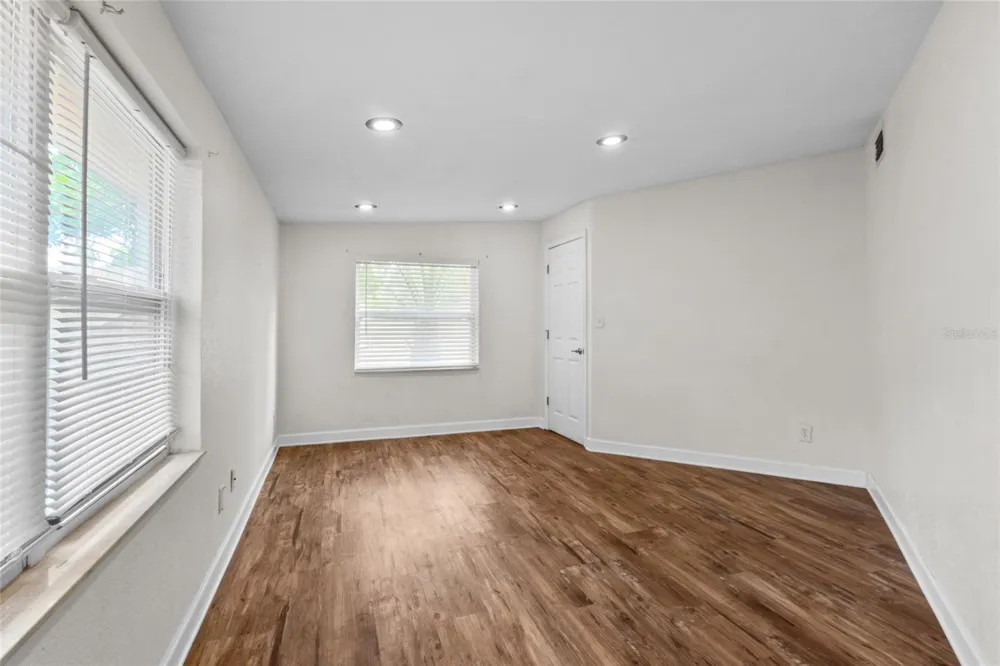 6711 DARTMOUTH AVENUE St Petersburg, FL 33710