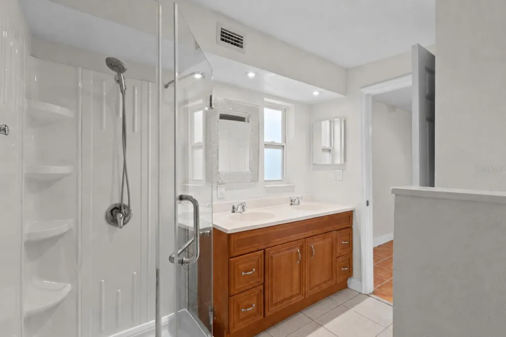 6711 DARTMOUTH AVENUE St Petersburg, FL 33710