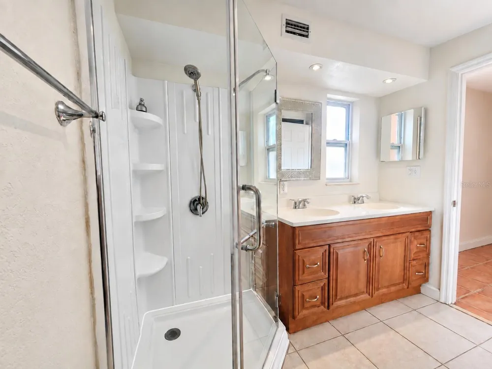 6711 DARTMOUTH AVENUE St Petersburg, FL 33710