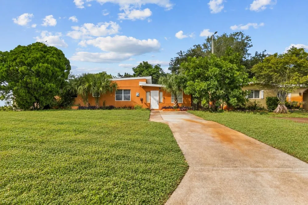 6711 DARTMOUTH AVENUE St Petersburg, FL 33710