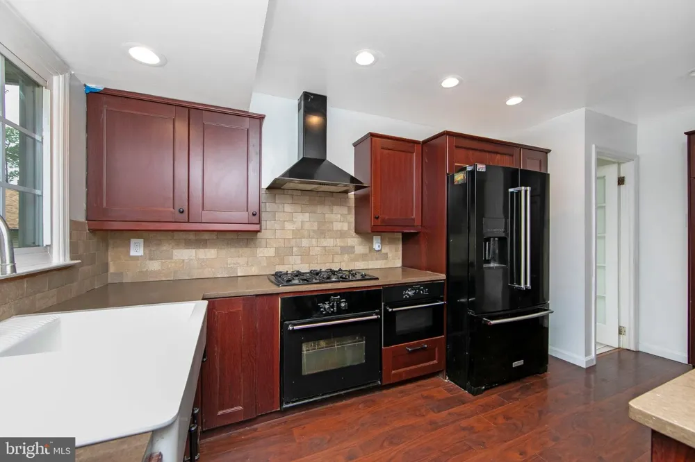 405 NARRAGANSETT DRIVE Cherry Hill, NJ 08002
