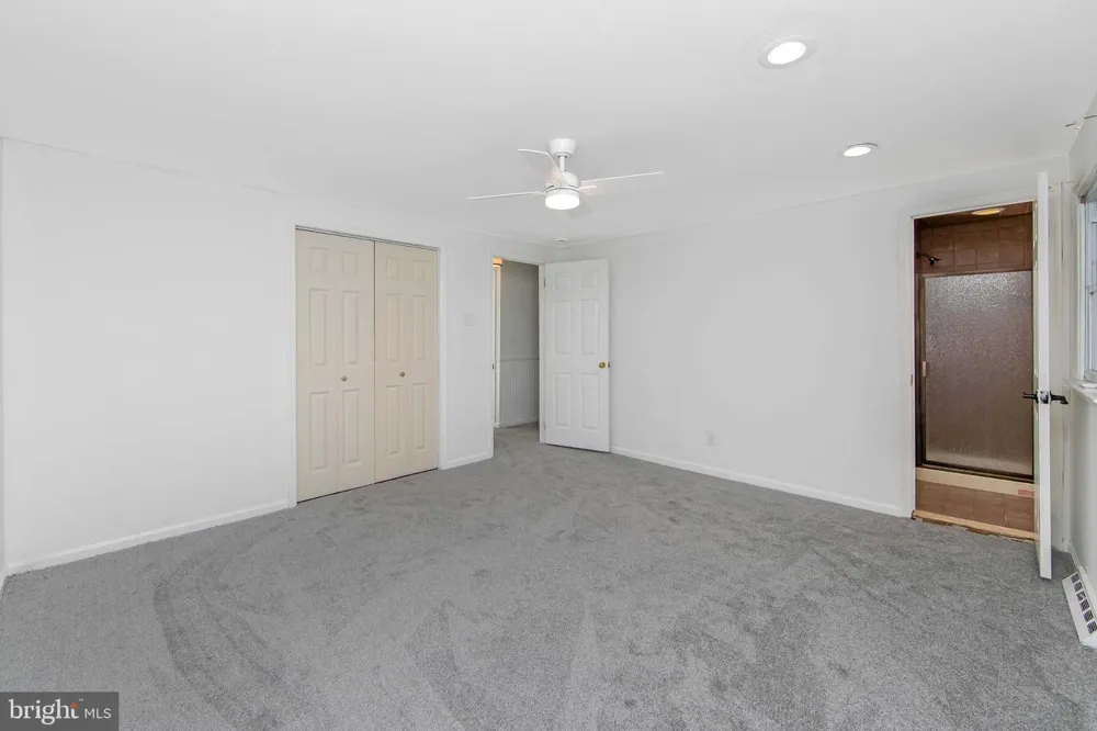 405 NARRAGANSETT DRIVE Cherry Hill, NJ 08002