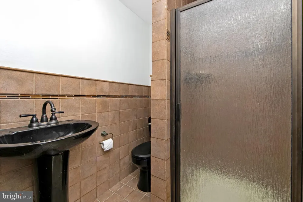 405 NARRAGANSETT DRIVE Cherry Hill, NJ 08002