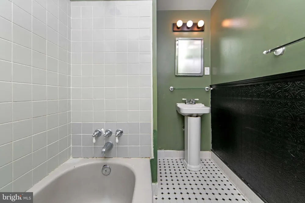 405 NARRAGANSETT DRIVE Cherry Hill, NJ 08002