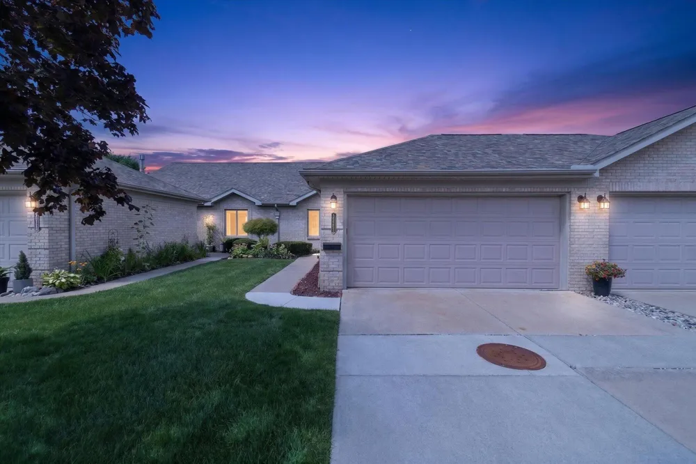 35251 Silver Maple Drive Clinton, MI 48035