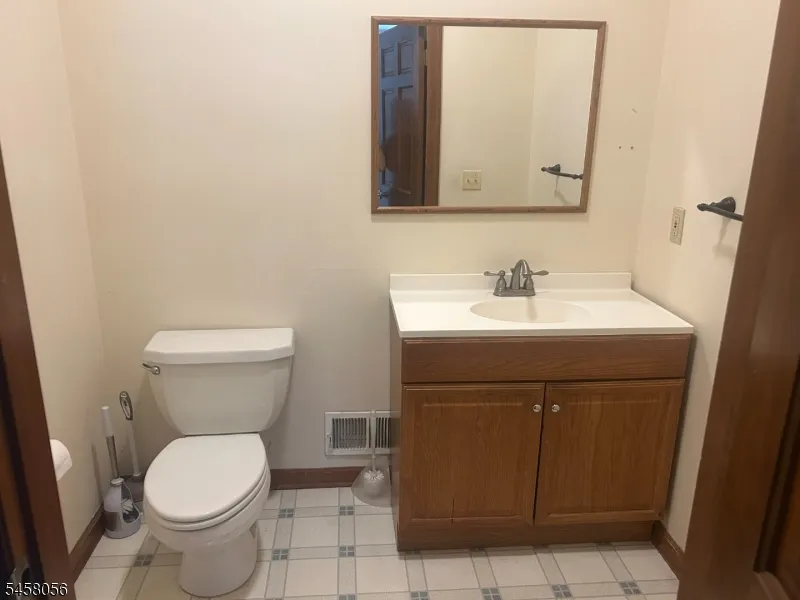 122 Rt173122West Main Clinton Town, NJ 08809