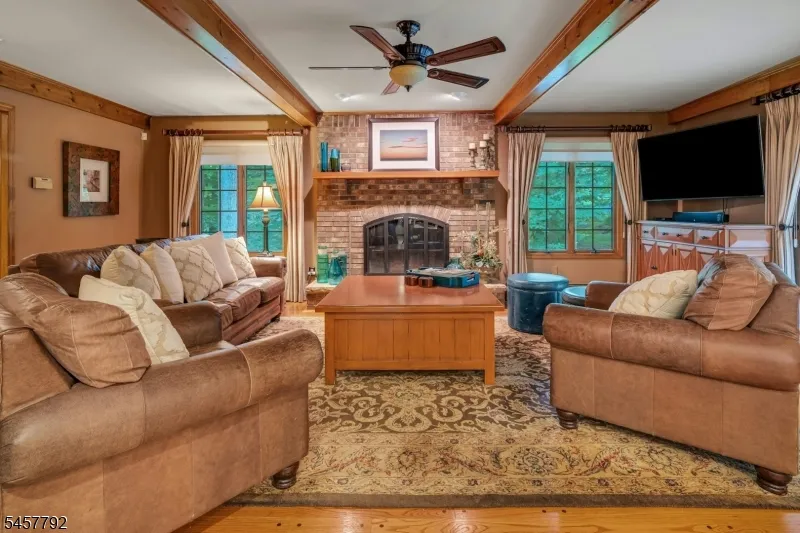 55 Cheyenne Trl Sparta, NJ 07871