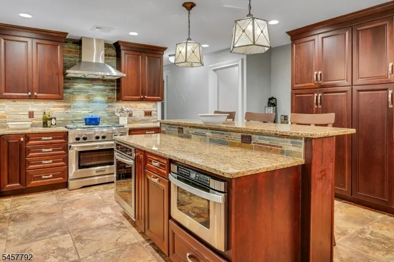 55 Cheyenne Trl Sparta, NJ 07871