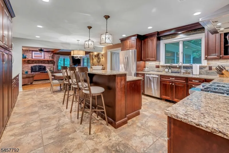 55 Cheyenne Trl Sparta, NJ 07871