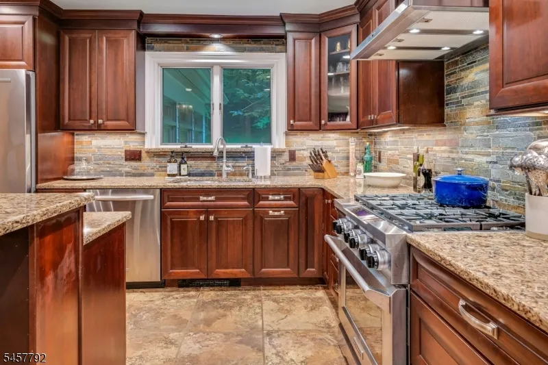 55 Cheyenne Trl Sparta, NJ 07871