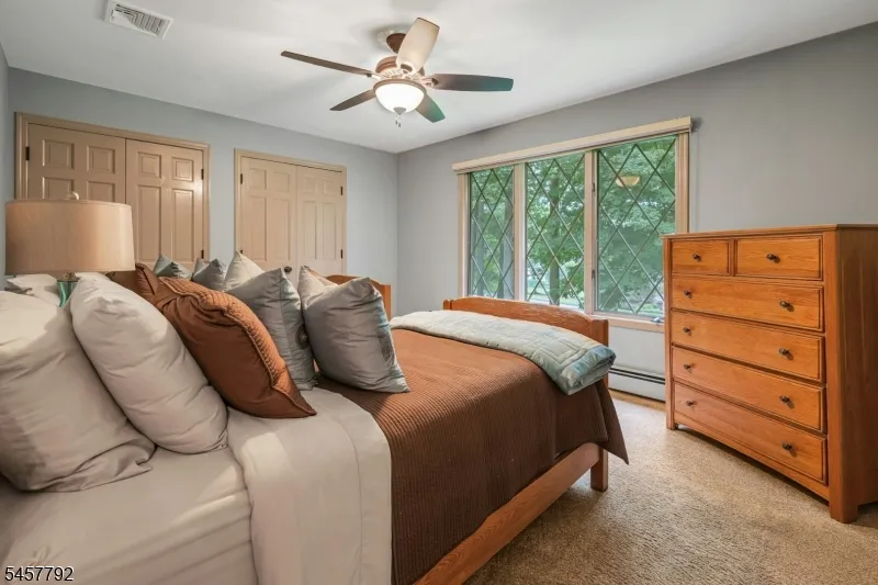 55 Cheyenne Trl Sparta, NJ 07871