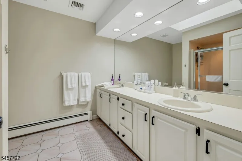 55 Cheyenne Trl Sparta, NJ 07871