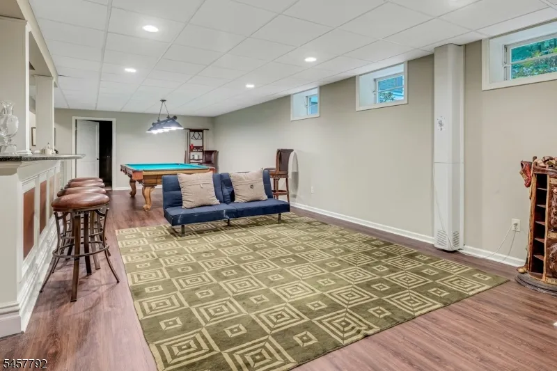 55 Cheyenne Trl Sparta, NJ 07871