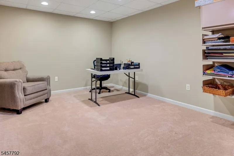 55 Cheyenne Trl Sparta, NJ 07871