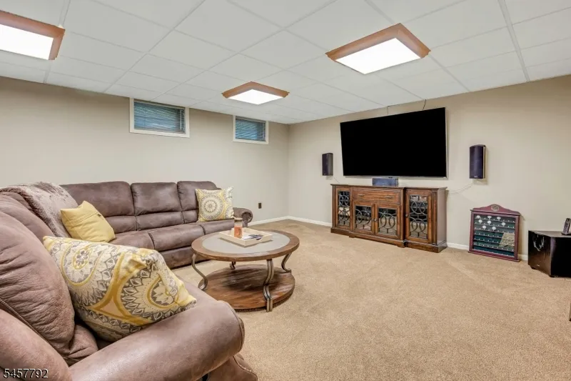 55 Cheyenne Trl Sparta, NJ 07871