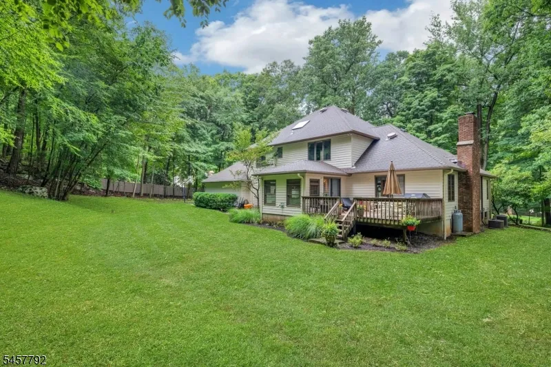 55 Cheyenne Trl Sparta, NJ 07871