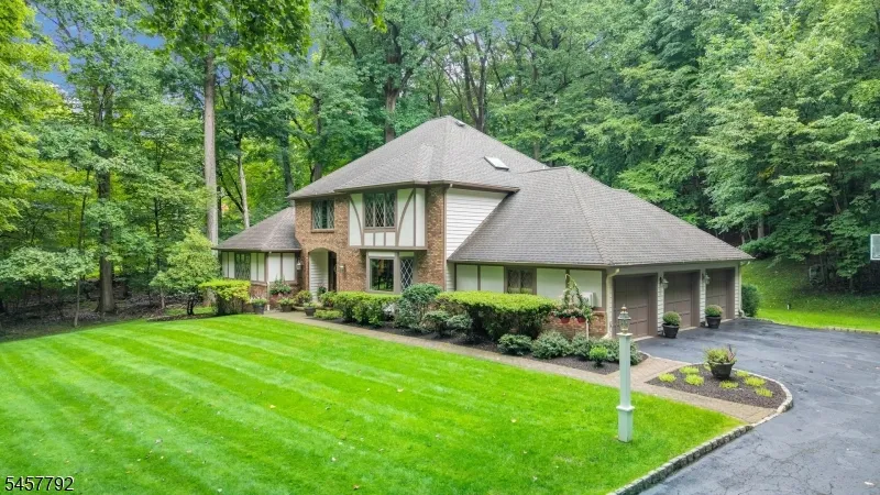 55 Cheyenne Trl Sparta, NJ 07871